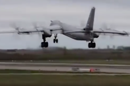视频：中俄两军联合空中战略巡航